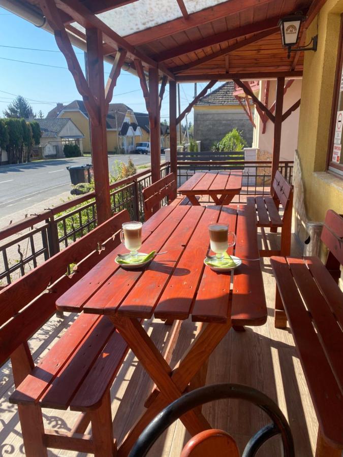 Villa Negra Motel Berzence 外观 照片
