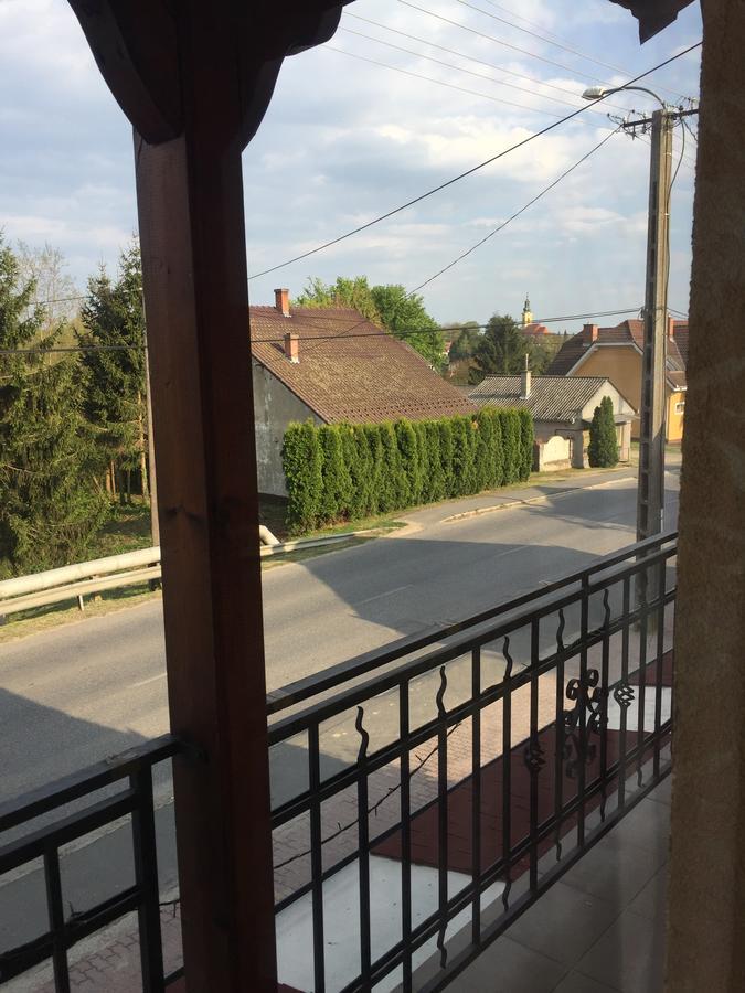 Villa Negra Motel Berzence 外观 照片