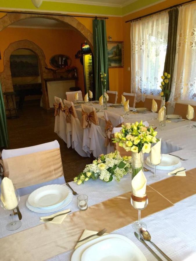 Villa Negra Motel Berzence 外观 照片